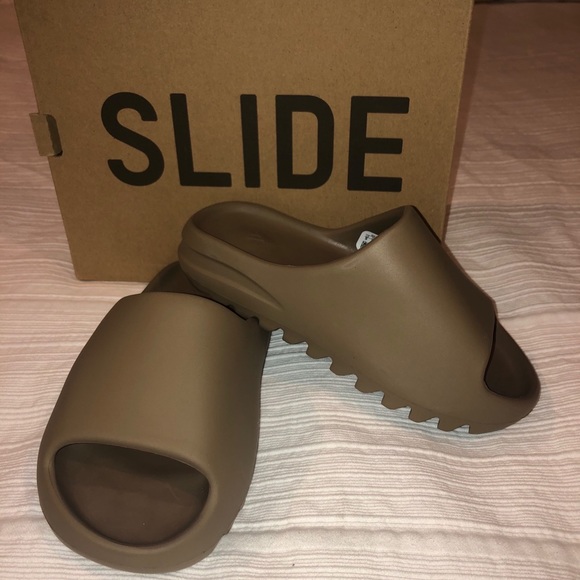 tan yeezy slides